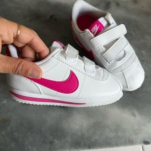 Girls Nike sneakers- 9C